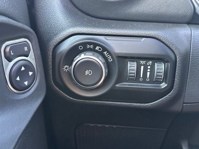 Used 2021 Jeep Wrangler Unlimited Sahara AWD/4WD image 19