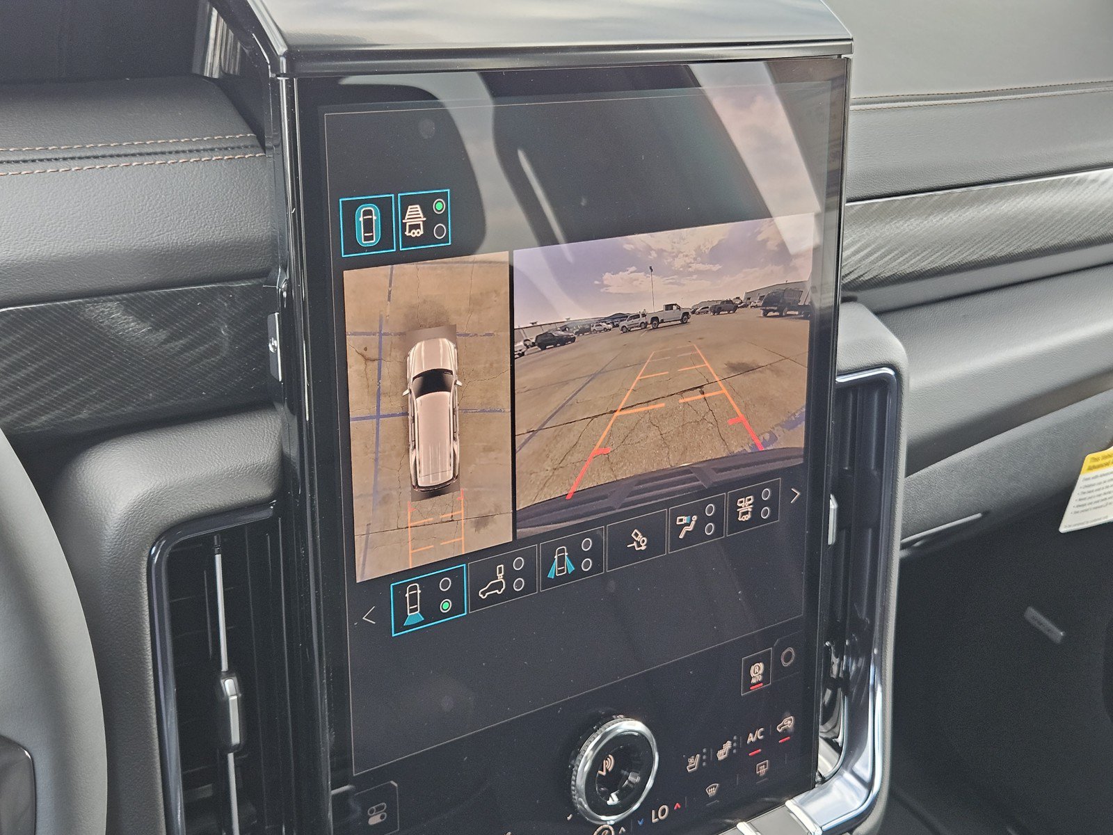 New 2026 GMC Yukon AT4 w/ AT4 Premium Plus Package AWD/4WD image 13