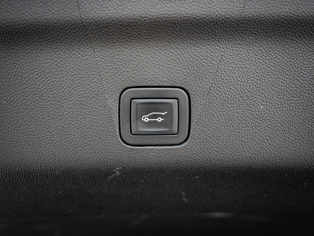 Used 2025 Chevrolet Tahoe High Country image 21