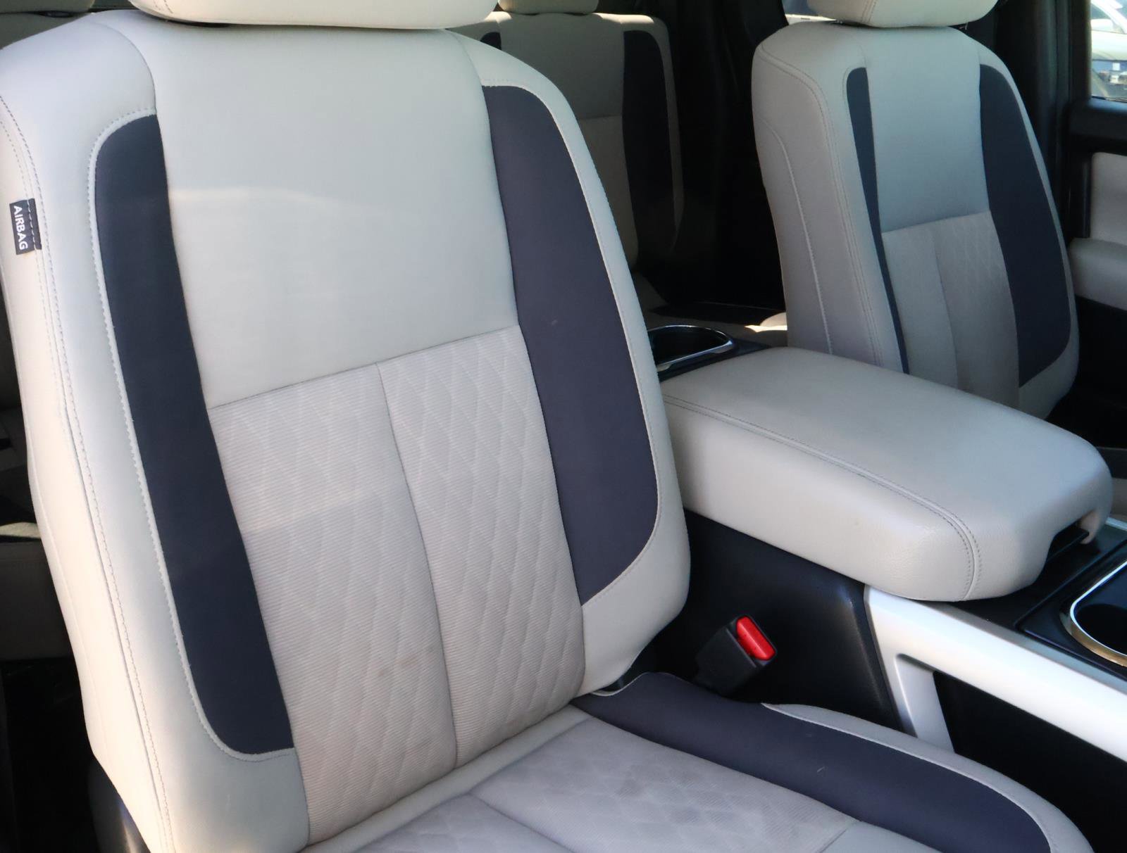 Used 2020 Nissan Titan SV w/ SV Convenience Package image 16