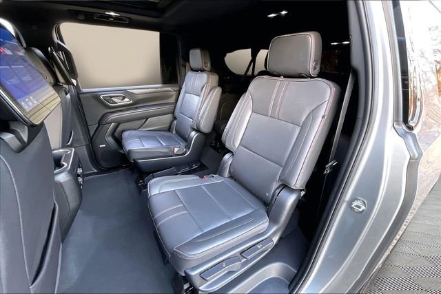 Used 2024 Chevrolet Suburban RST w/ Luxury Package image 16