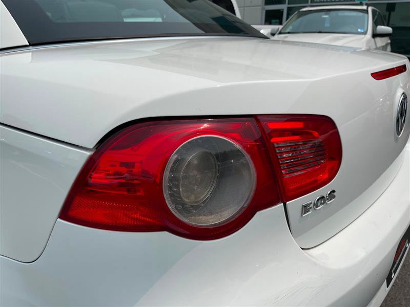 Used 2011 Volkswagen Eos Lux FWD image 60