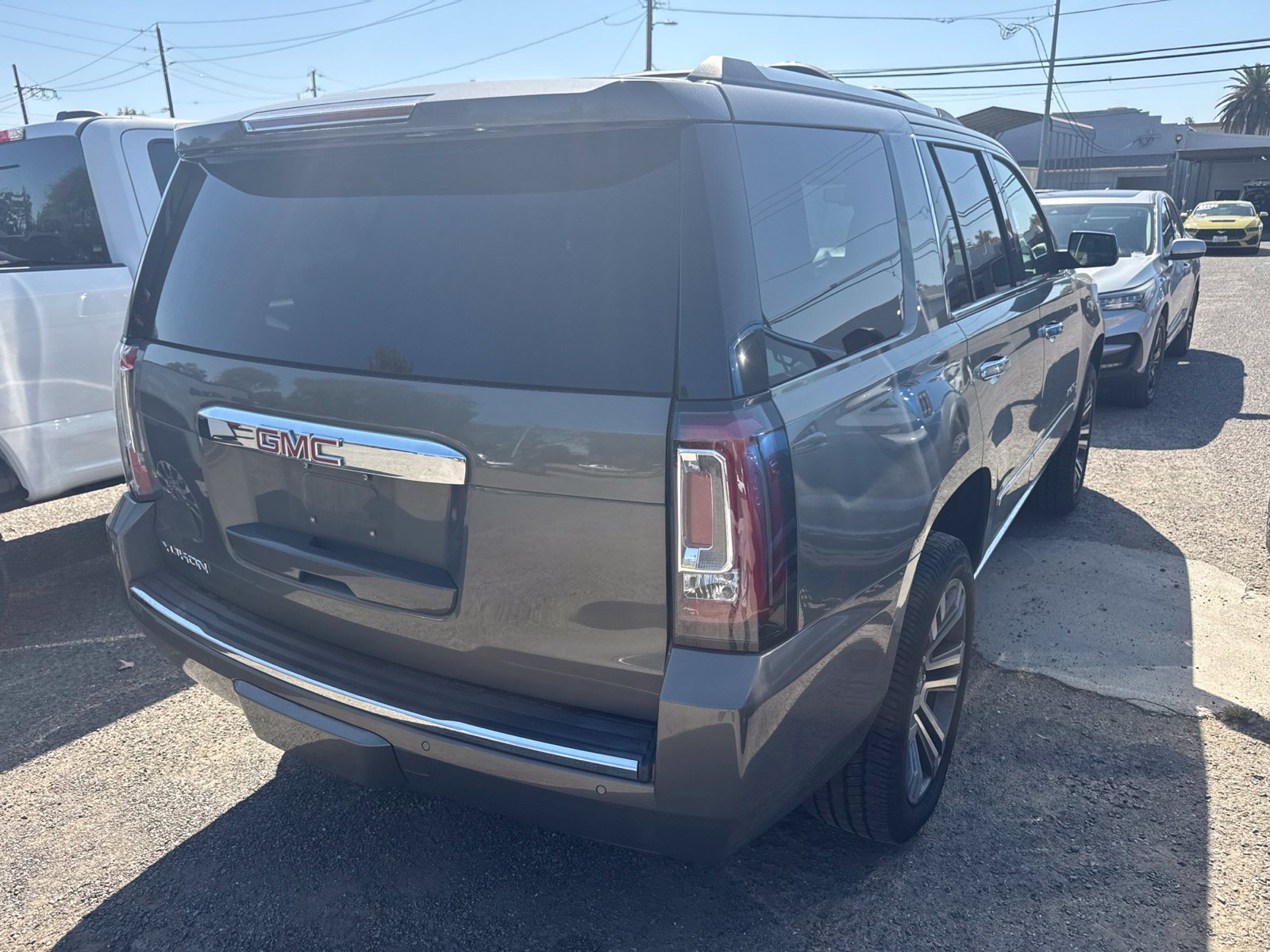 Used 2017 GMC Yukon Denali w/ Open Road Package AWD/4WD image 3