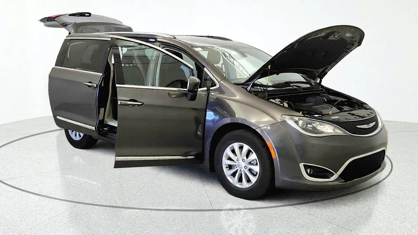 Used 2019 Chrysler Pacifica Touring-L FWD image 11