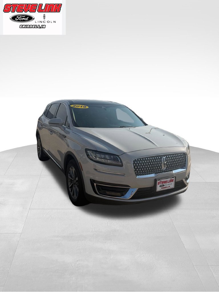 Used 2019 Lincoln Nautilus Select AWD/4WD image 3
