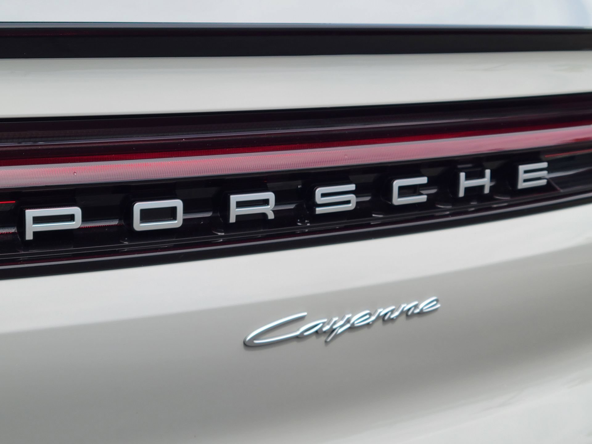 Used 2025 Porsche Cayenne Coupe AWD/4WD image 34