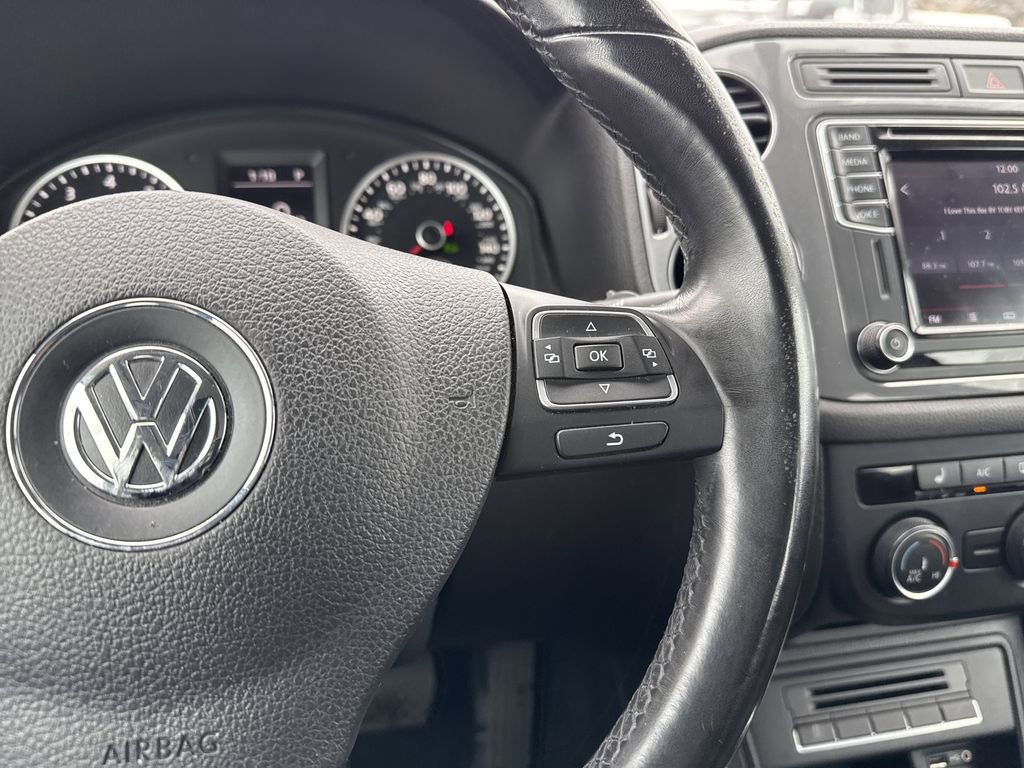 Used 2017 Volkswagen Tiguan S image 19