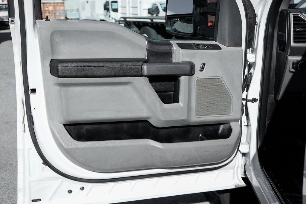 Used 2017 Ford F550 2WD Regular Cab Super Duty w/ Advanced Security Pack image 24