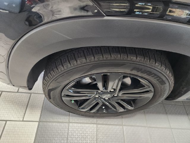 Used 2025 Chevrolet Trax ACTIV w/ Sunroof Package FWD image 8