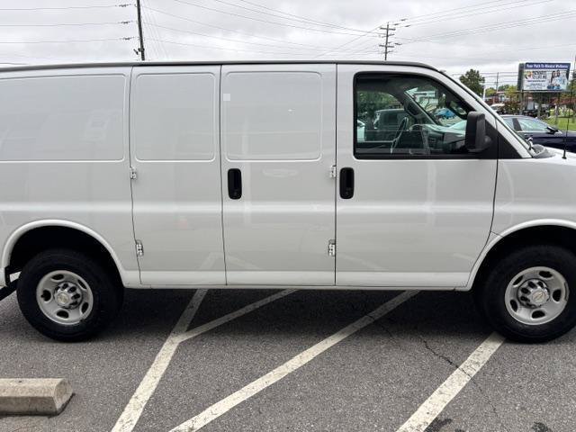Used 2022 Chevrolet Express 2500 w/ Driver Convenience Package RWD image 5