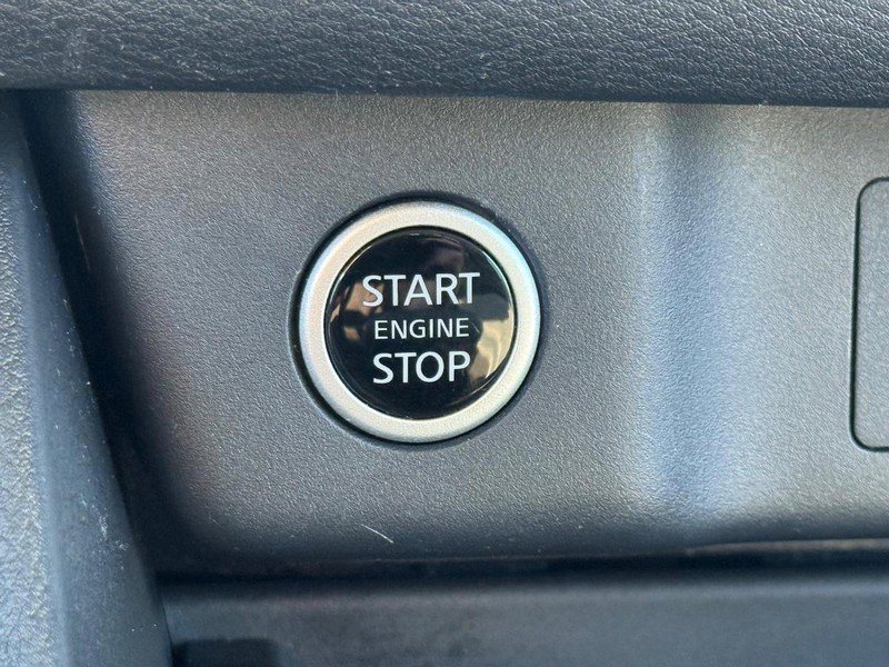 Used 2023 Nissan Rogue SV image 21