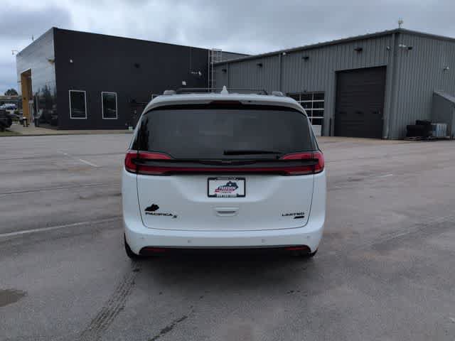 Used 2022 Chrysler Pacifica Limited w/ Uconnect Theater Family Group AWD/4WD image 7