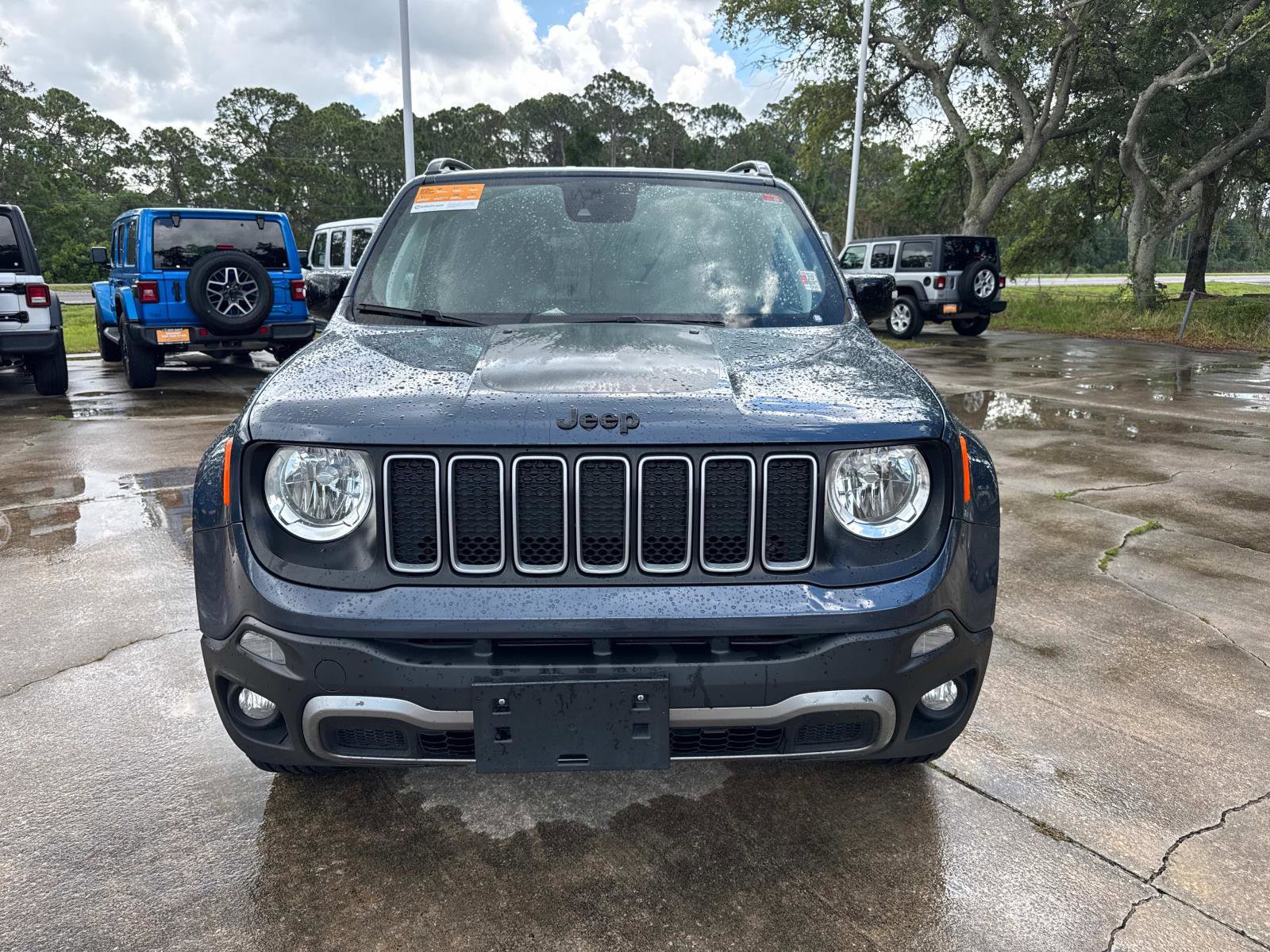 Certified 2023 Jeep Renegade Latitude AWD/4WD image 8