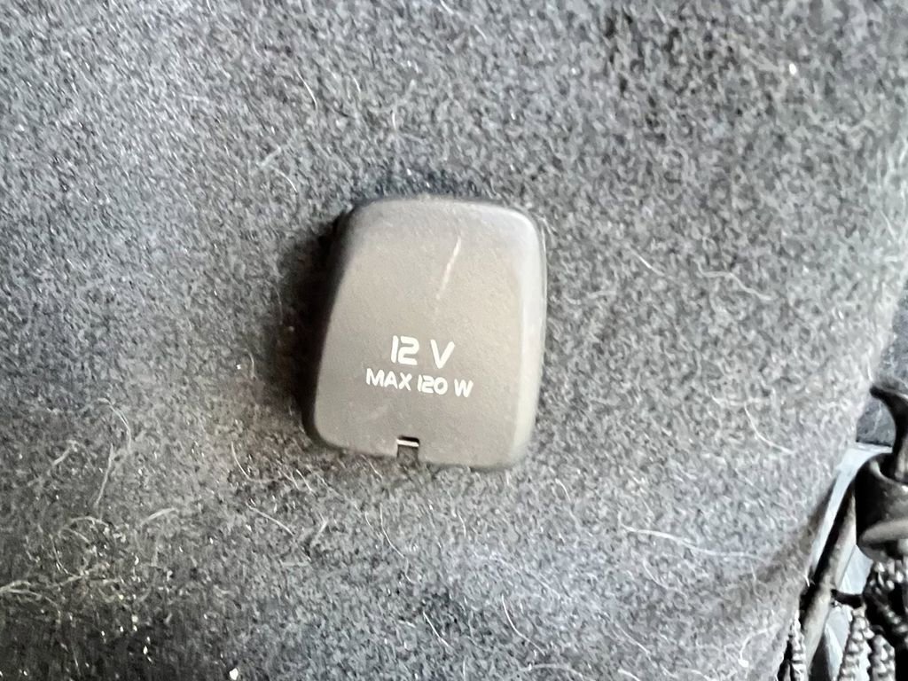 Used 2020 Volvo XC60 T5 Momentum w/ Protection Package Premier image 35