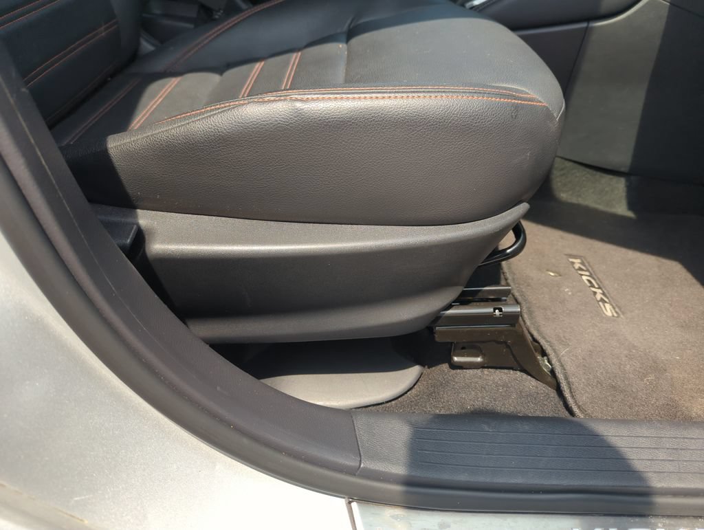 Used 2019 Nissan Kicks SR w/ SR Premium Package FWD image 36