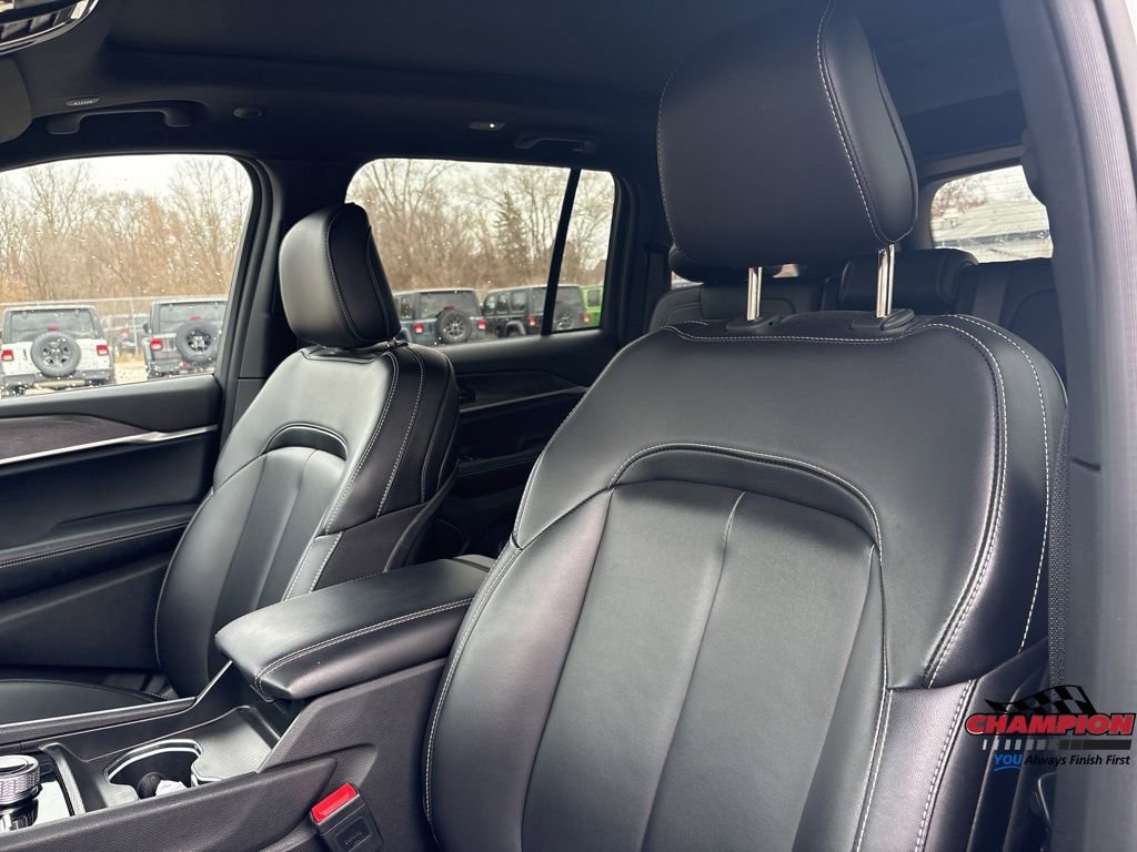 Used 2024 Jeep Grand Cherokee Limited image 26