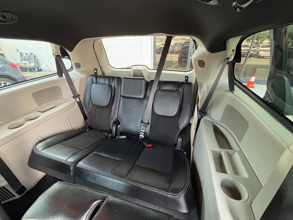 Used 2019 Dodge Grand Caravan SXT image 17