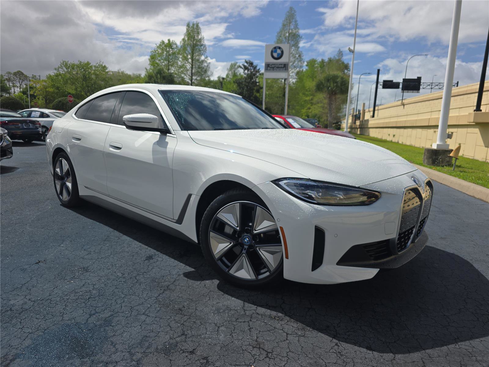 Used 2023 BMW i4 eDrive35 w/ Premium Package image 27