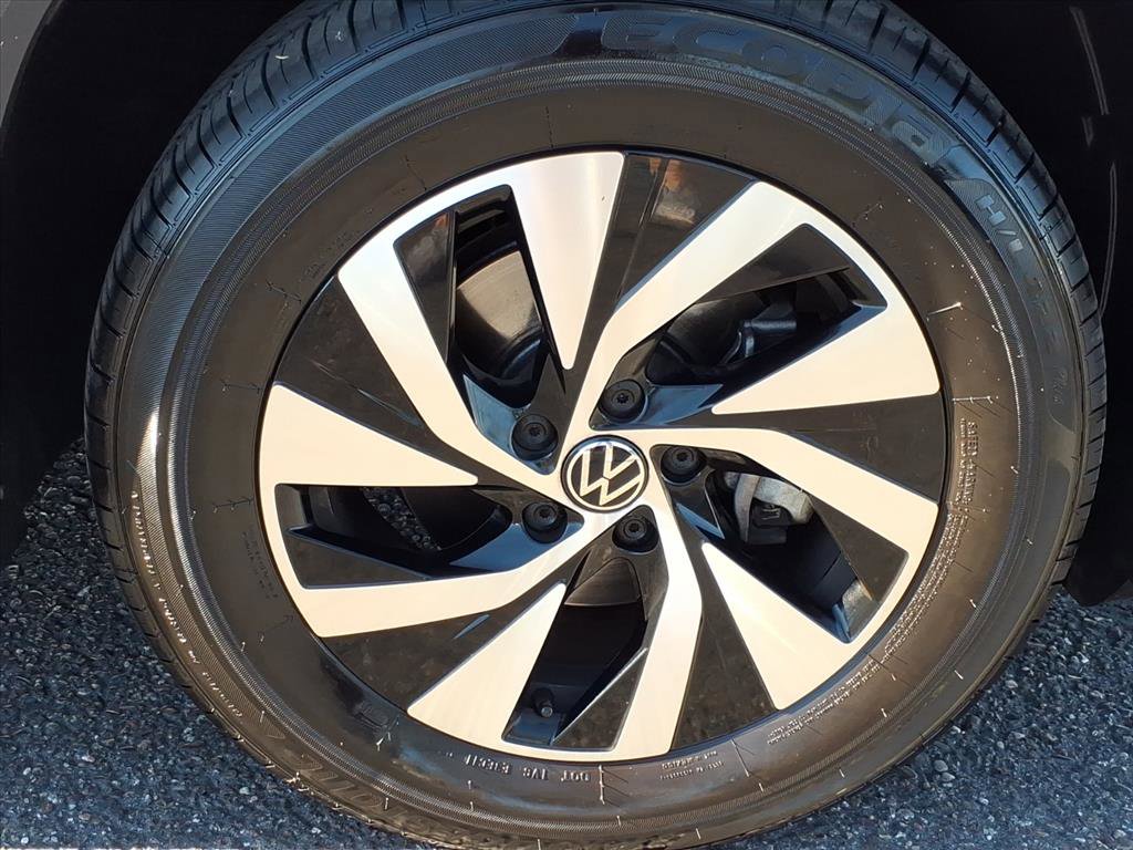 Certified 2025 Volkswagen Tiguan S image 9