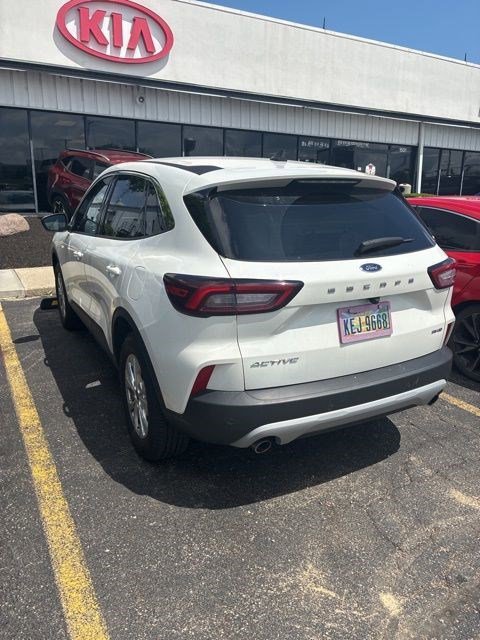 Used 2023 Ford Escape Active w/ Tech Pack #1 AWD/4WD image 3