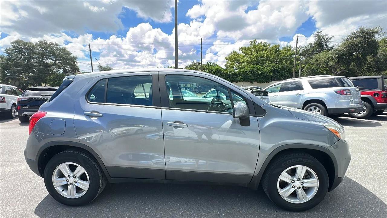 Used 2020 Chevrolet Trax LS FWD image 7