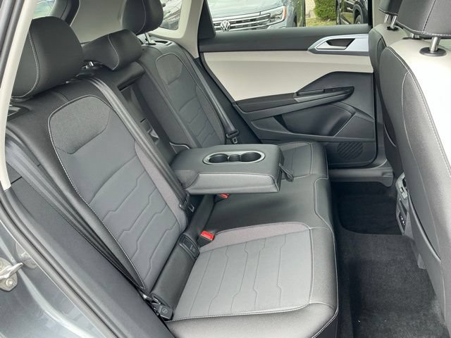 New 2026 Volkswagen Taos SE FWD image 17