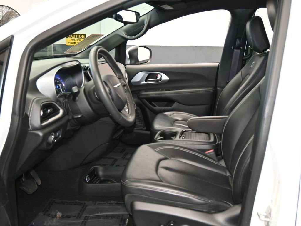 Used 2023 Chrysler Pacifica Touring-L w/ S Appearance Package image 11
