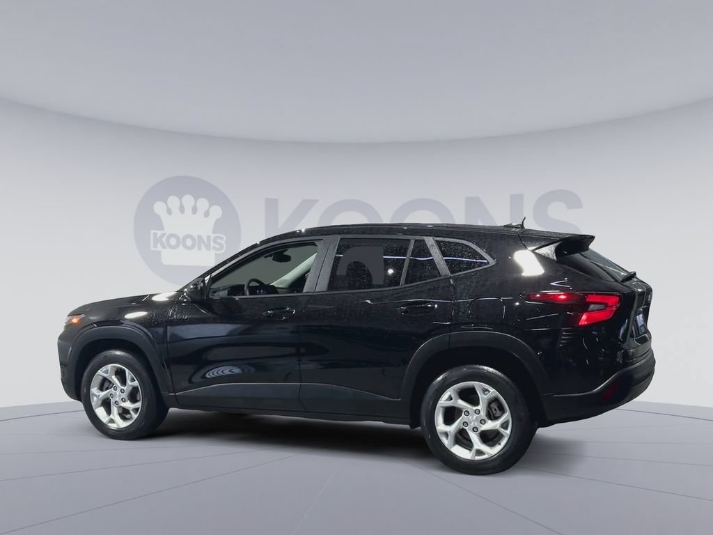 Used 2024 Chevrolet Trax LS w/ LS Convenience Package FWD image 8
