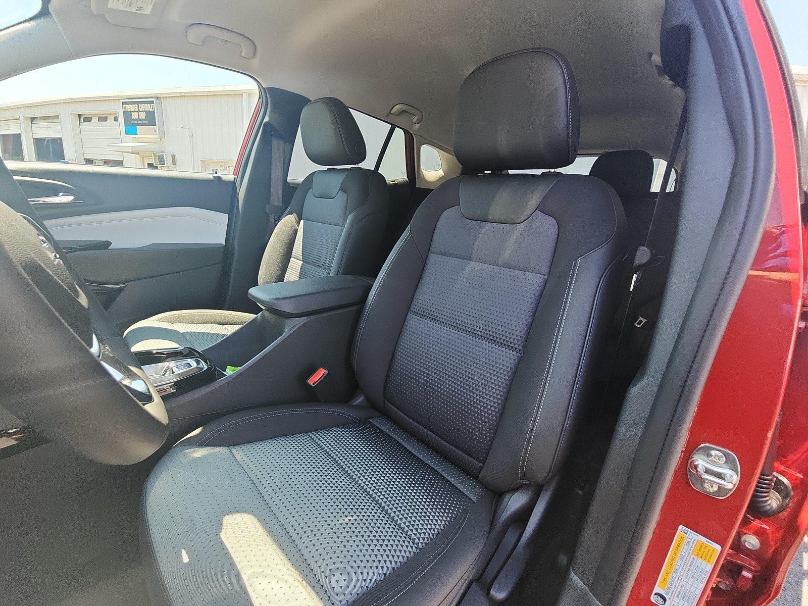New 2026 Chevrolet Trax LT w/ Driver Confidence Package FWD image 21