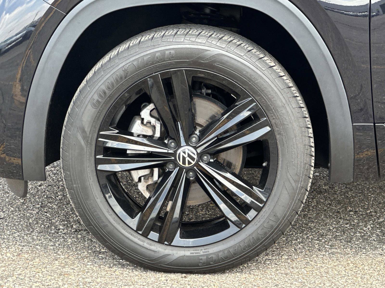 Used 2023 Volkswagen Atlas Cross Sport SEL R-Line AWD/4WD image 9