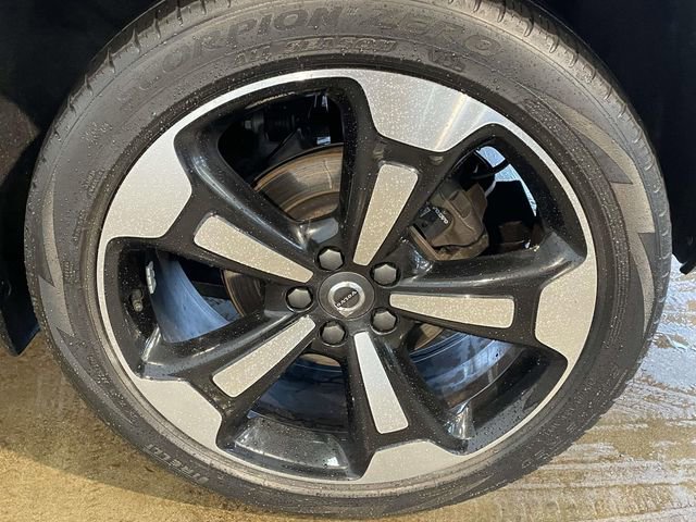 Used 2019 Volvo XC40 T5 Momentum image 10