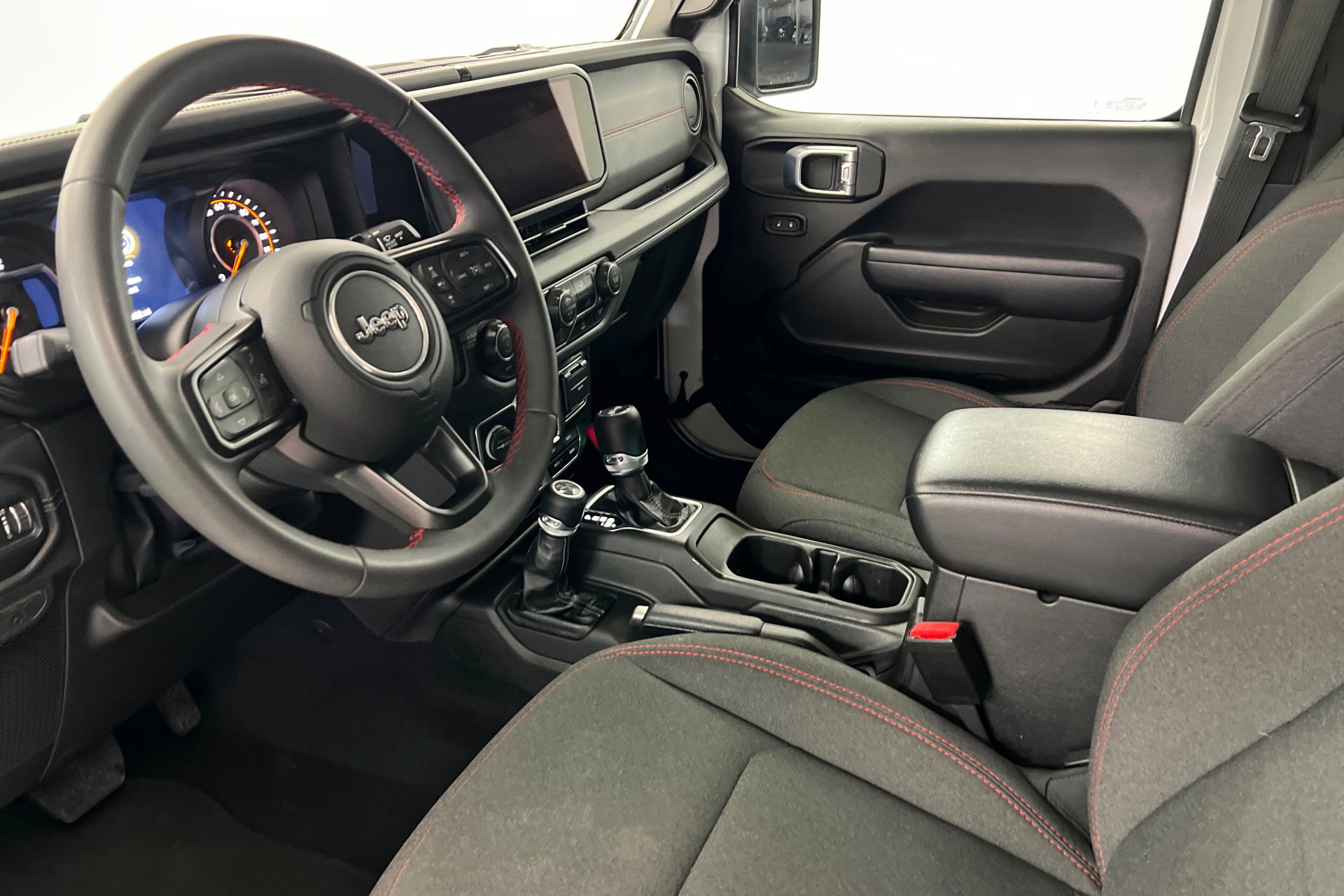 Used 2025 Jeep Wrangler Unlimited Rubicon image 15