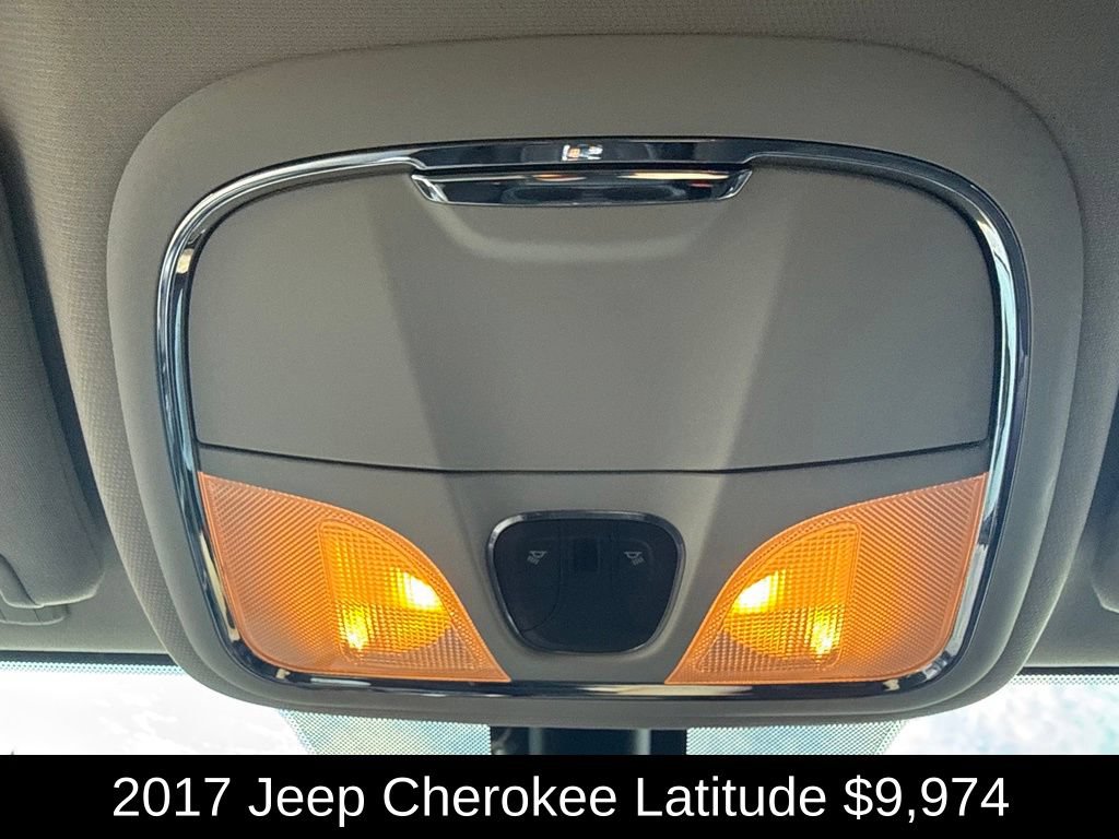 Used 2017 Jeep Cherokee Latitude FWD image 31