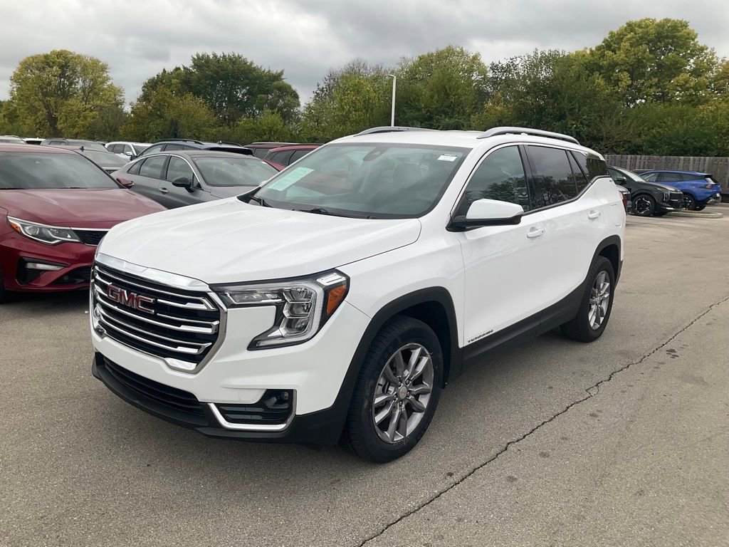 Used 2024 GMC Terrain SLT image 3