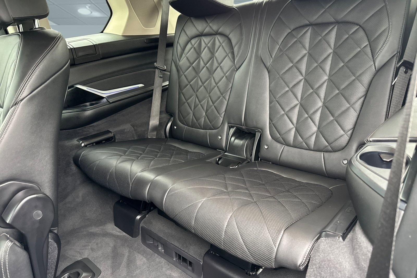 Used 2023 BMW X7 xDrive40i w/ Premium Package image 32