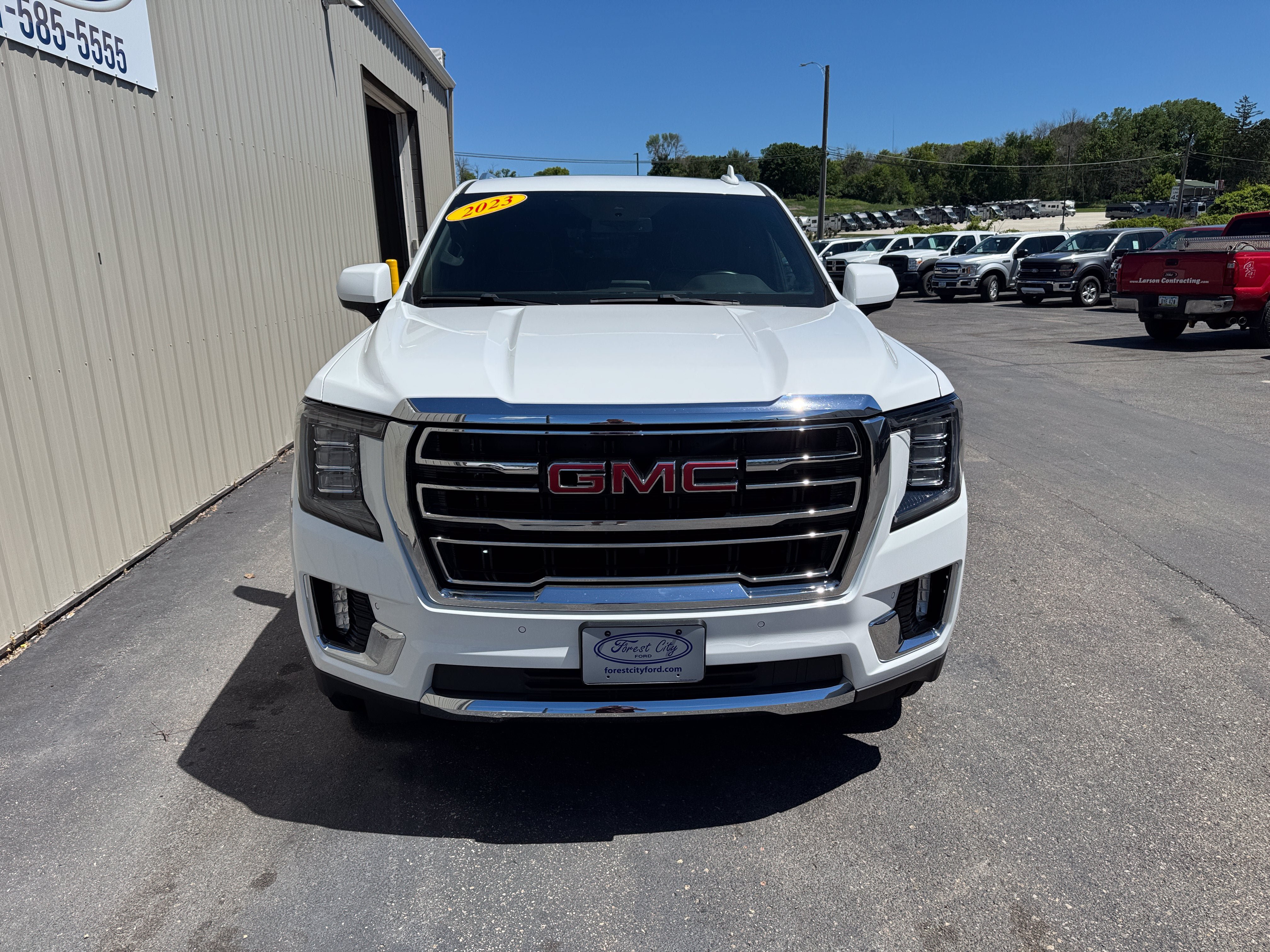 Used 2023 GMC Yukon SLT AWD/4WD image 3