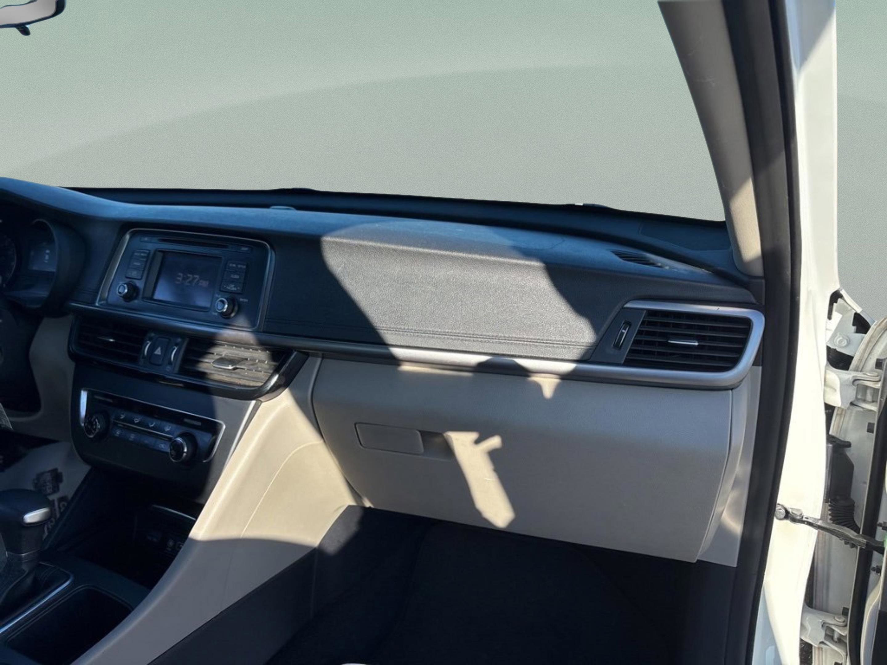 Used 2016 Kia Optima LX image 32