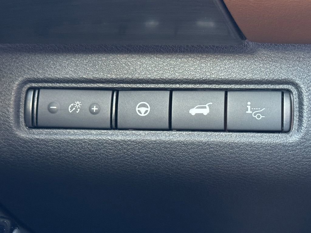 Used 2024 Nissan Pathfinder Platinum image 23