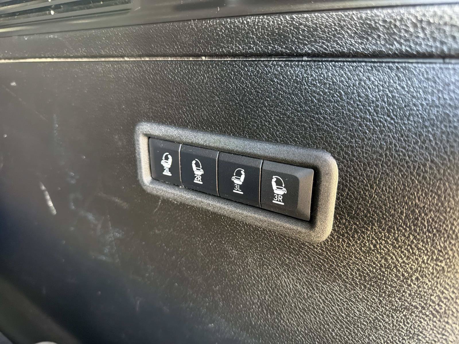 Used 2024 Jeep Wagoneer Series III AWD/4WD image 6