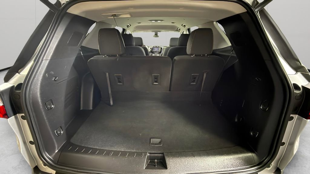 Used 2020 Chevrolet Traverse LT image 23
