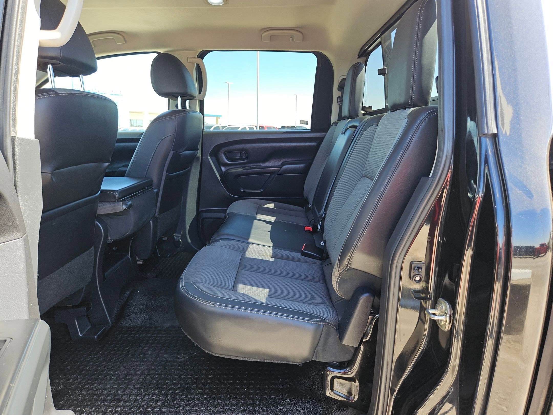 Used 2017 Nissan Titan S image 14