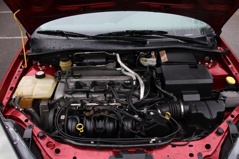 Used 2004 Ford Focus ZX5 Hatchback FWD image 18