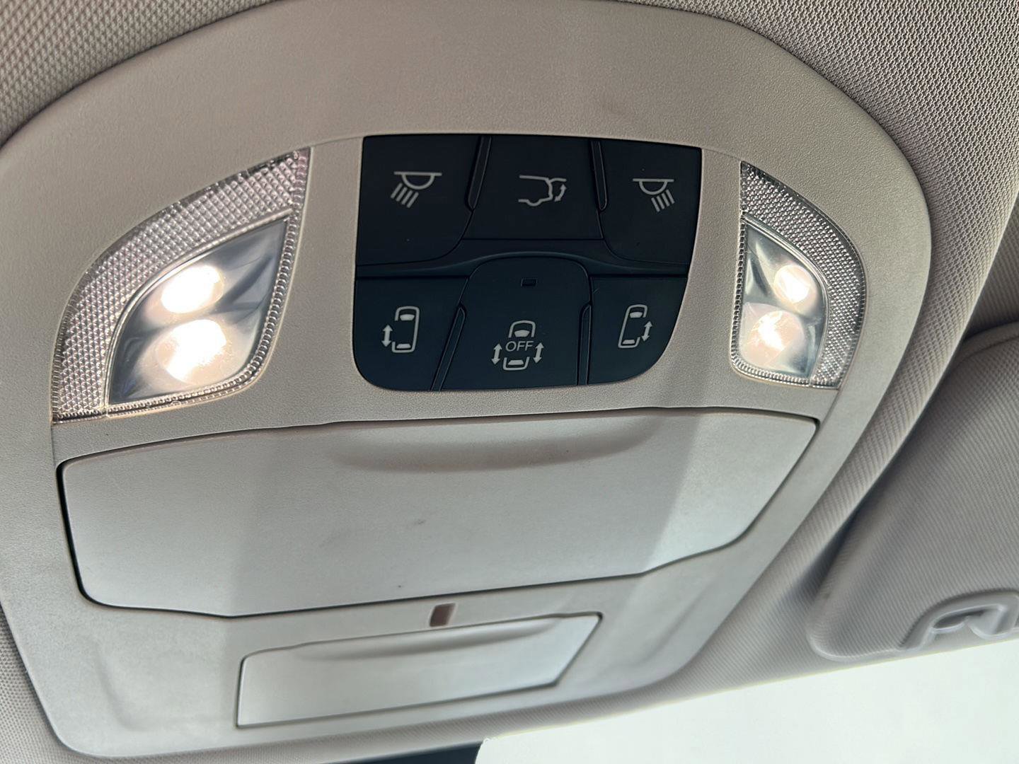 Used 2022 Chrysler Voyager LX FWD image 22