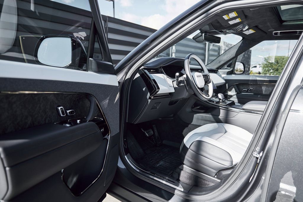 Used 2025 Land Rover Range Rover Sport Autobiography image 24