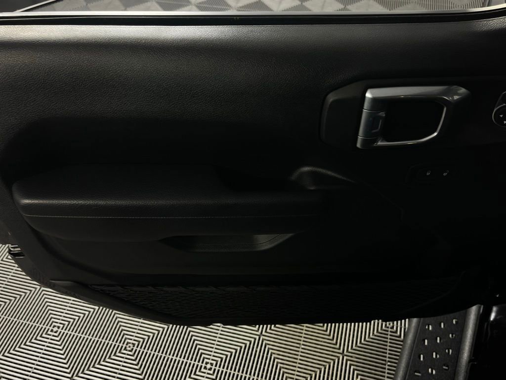 Used 2024 Jeep Wrangler Unlimited image 21