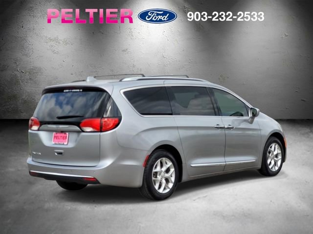 Used 2019 Chrysler Pacifica Touring-L Plus w/ Tire & Wheel Group image 4