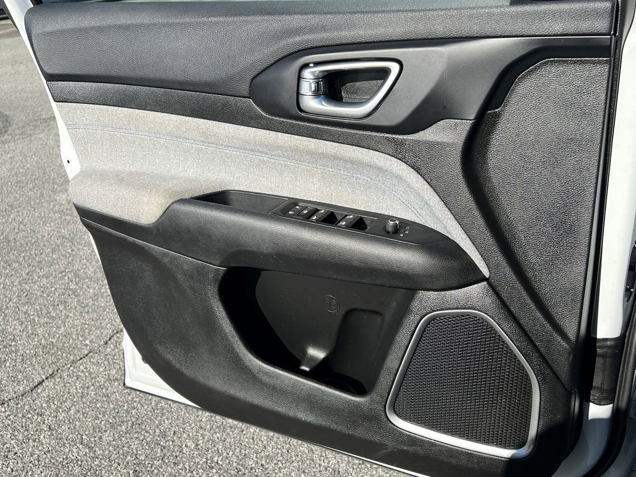 Used 2024 Jeep Compass Latitude image 16