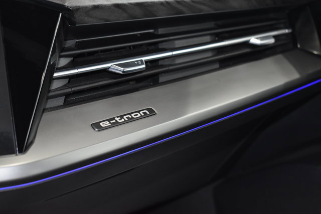 Used 2023 Audi Q4 e-tron Prestige image 18