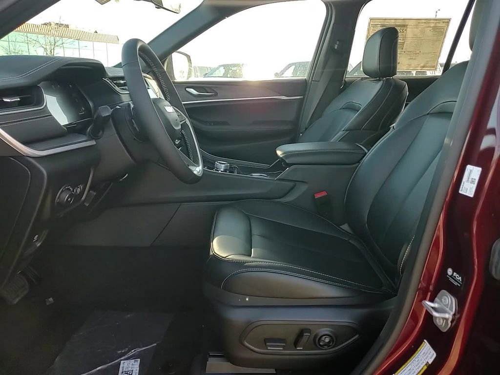 New 2025 Jeep Grand Cherokee Limited w/ MOPAR Finishing Package image 11