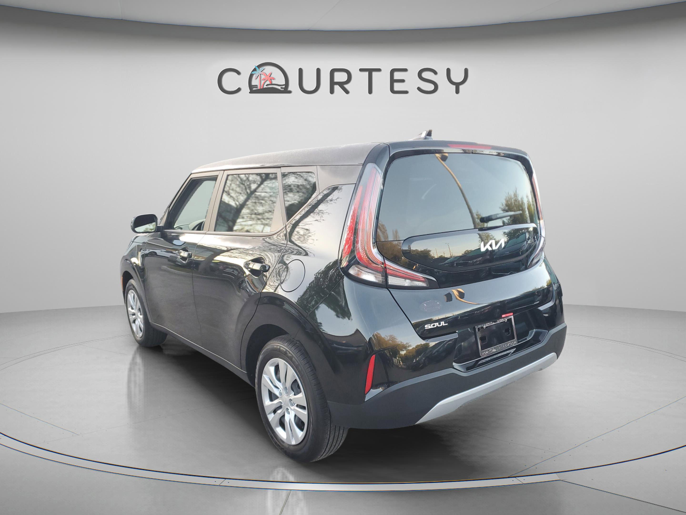 Certified 2025 Kia Soul LX image 2